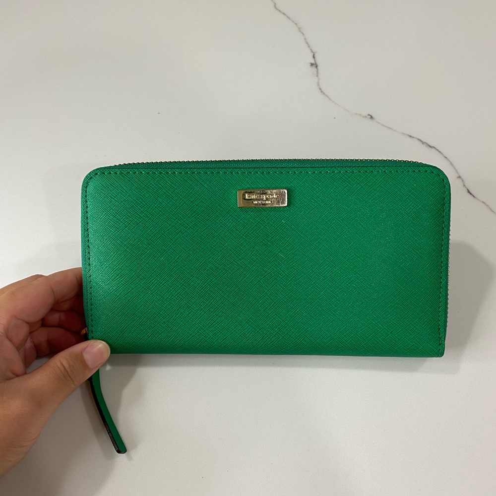 LIKE NEW Kate Spade Wallet